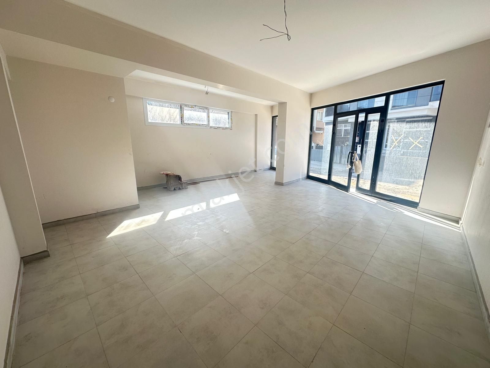 Seyrek'te Merkezi Konum Da Kiralık Dükkan - Görsel 6