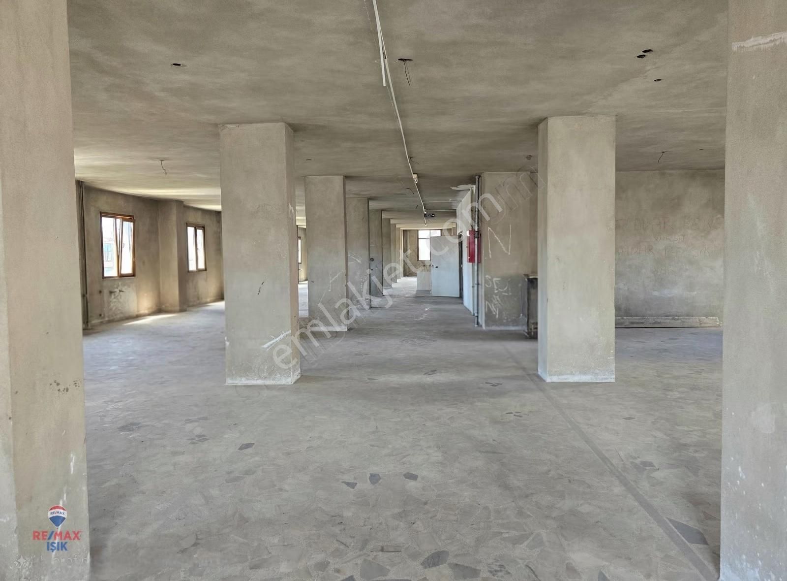 Sancaktepe Merkez De Alternatifli Skanlı Çok Amaçlı 1100m2 - Görsel 23