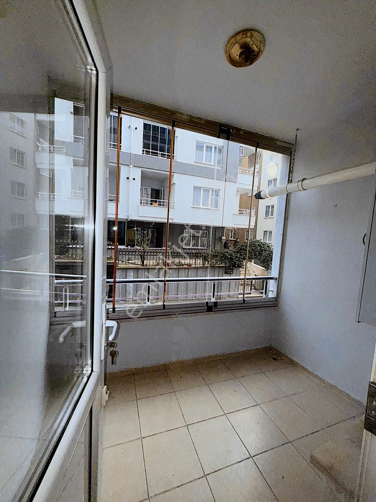 Dikkaldırım Caddesi Üzerinde 3+1 Geniş, Bakımlı Kiralık Daire - Görsel 3