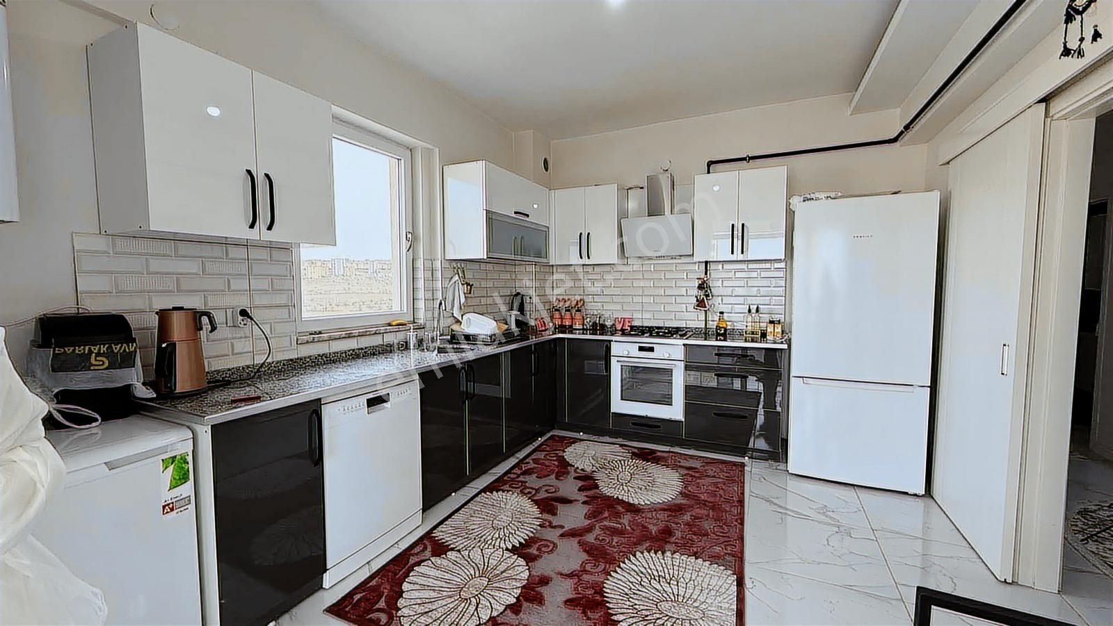 Serkent Mah.cadde Üzeri 3+1 Satılık Geniş Daire - Görsel 2