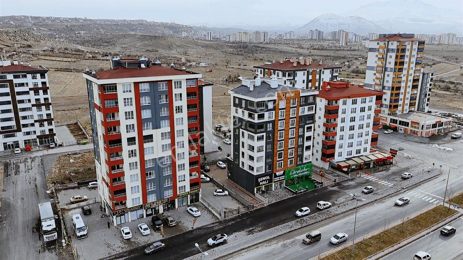 Serkent Mah.cadde Üzeri 3+1 Satılık Geniş Daire