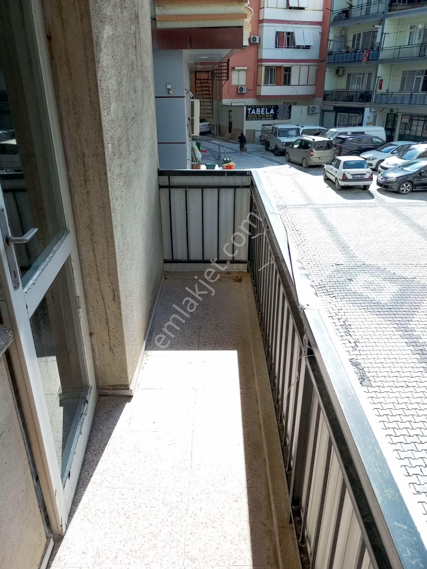 Menemen Mermerli Mahallesi Kiralık 2+1 Ara Kat Tadilatlı Daire - Görsel 3