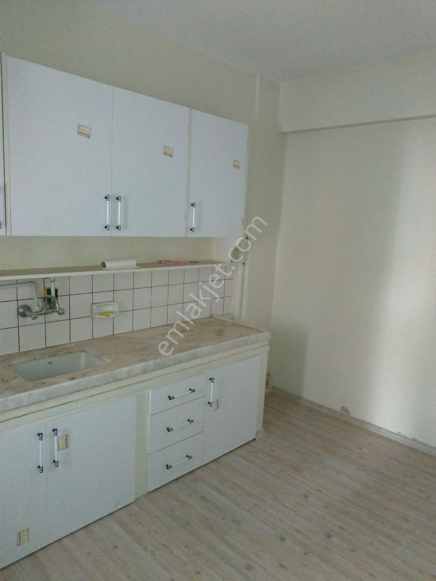Menemen Mermerli Mahallesi Kiralık 2+1 Ara Kat Tadilatlı Daire - Görsel 13