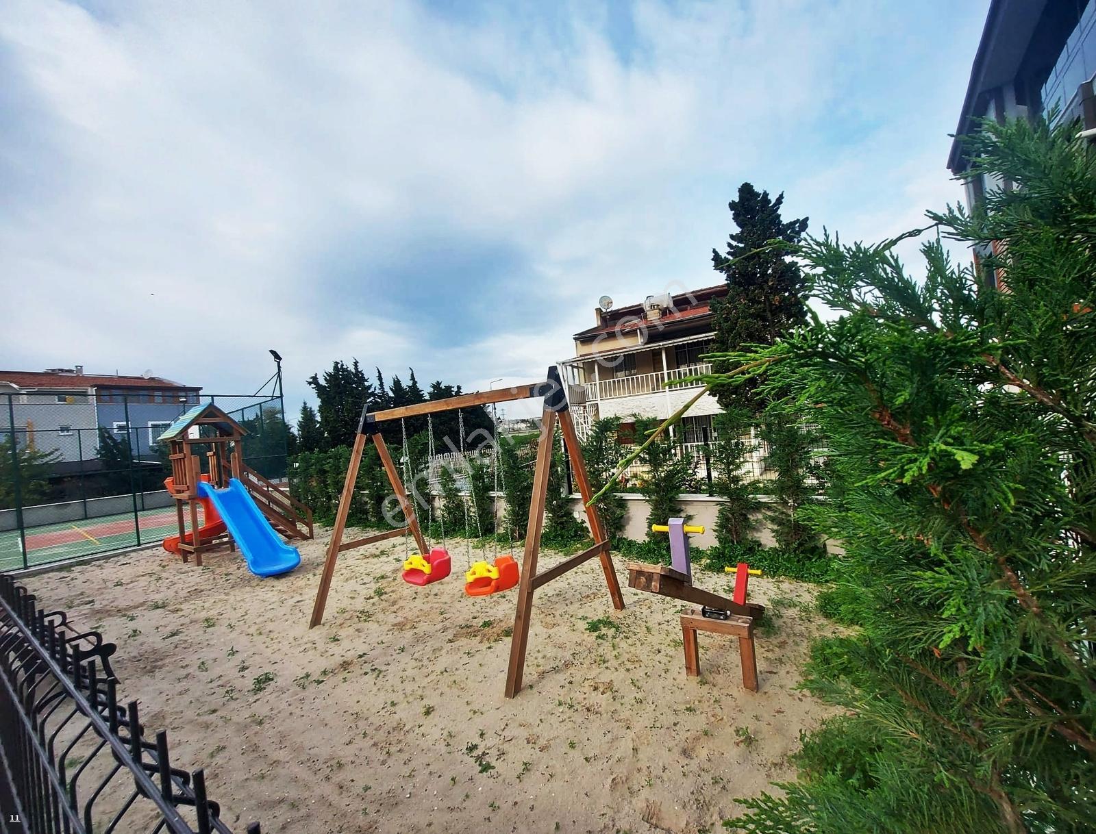 Yeniçiftlik Denize Sıfır Sitede Havuzlu 4+1 Yazlık Villa - Görsel 9