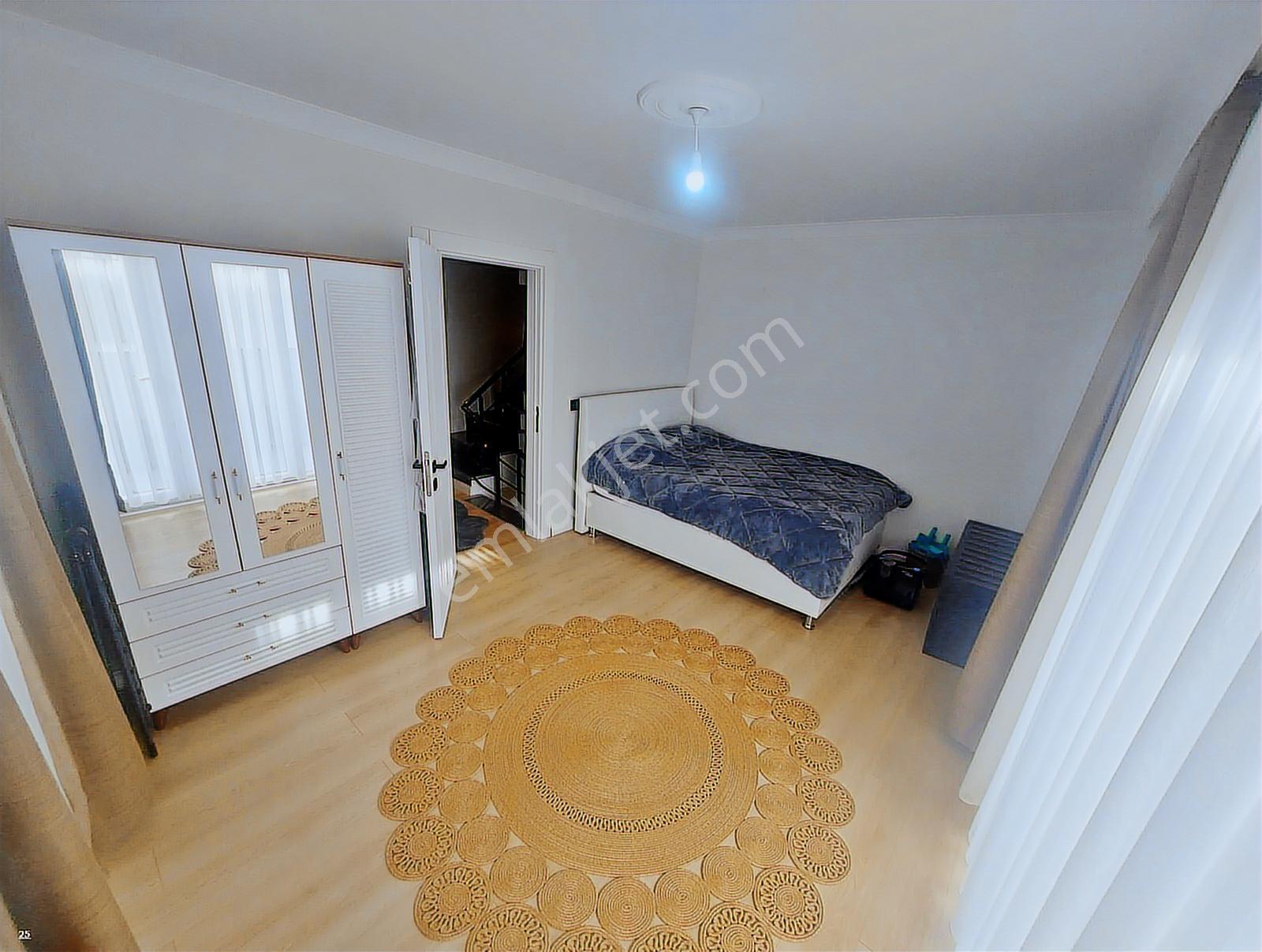 Yeniçiftlik Denize Sıfır Sitede Havuzlu 4+1 Yazlık Villa - Görsel 16
