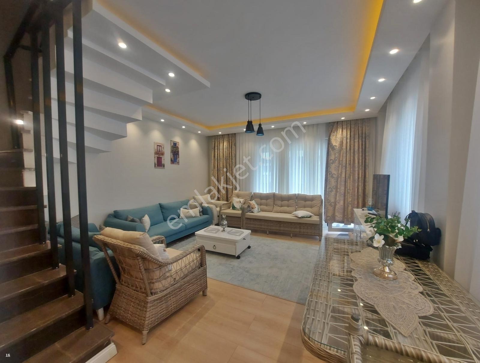 Yeniçiftlik Denize Sıfır Sitede Havuzlu 4+1 Yazlık Villa - Görsel 6