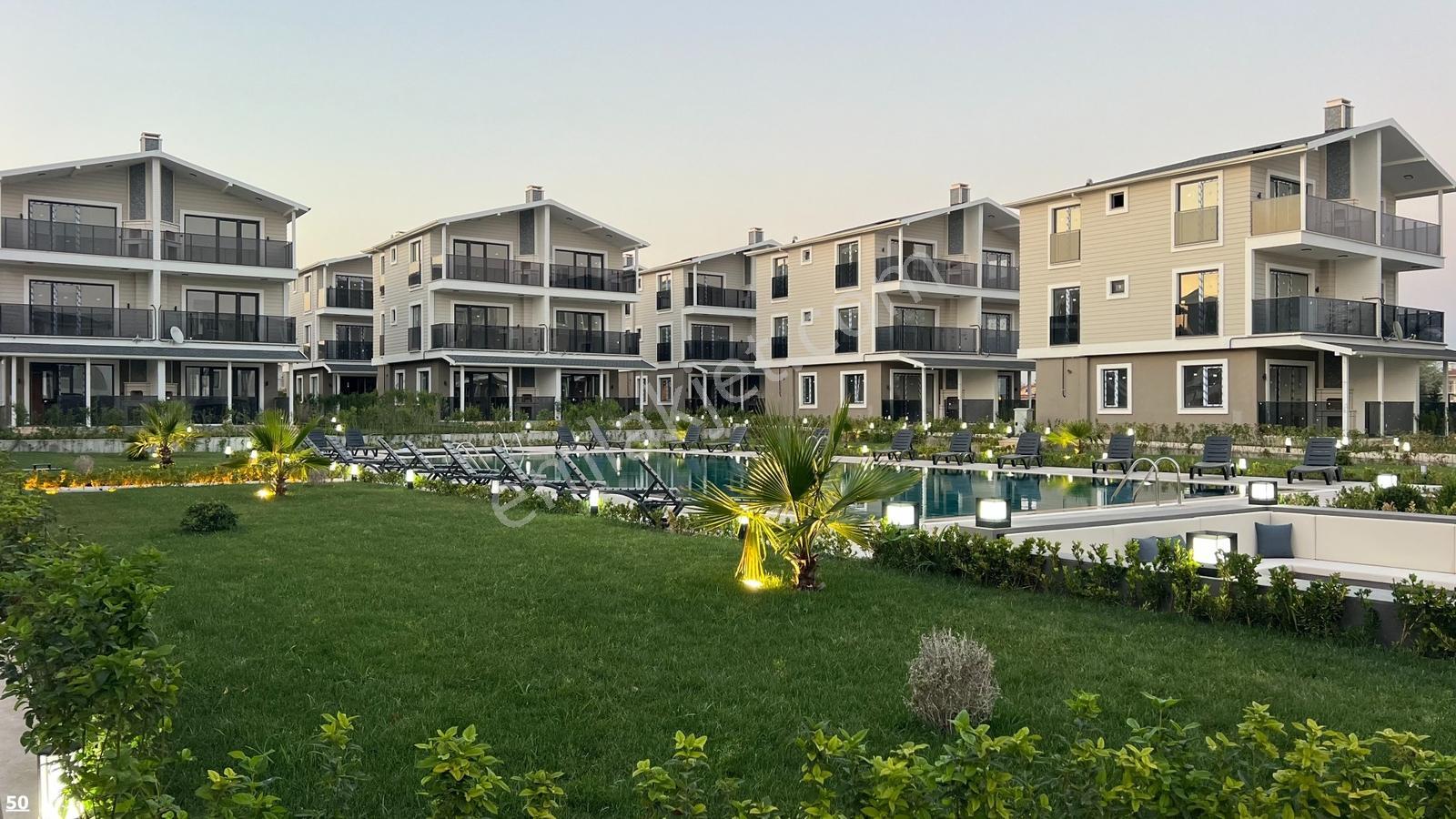 Yeniçiftlik Denize Sıfır Sitede Havuzlu 4+1 Yazlık Villa - Görsel 10