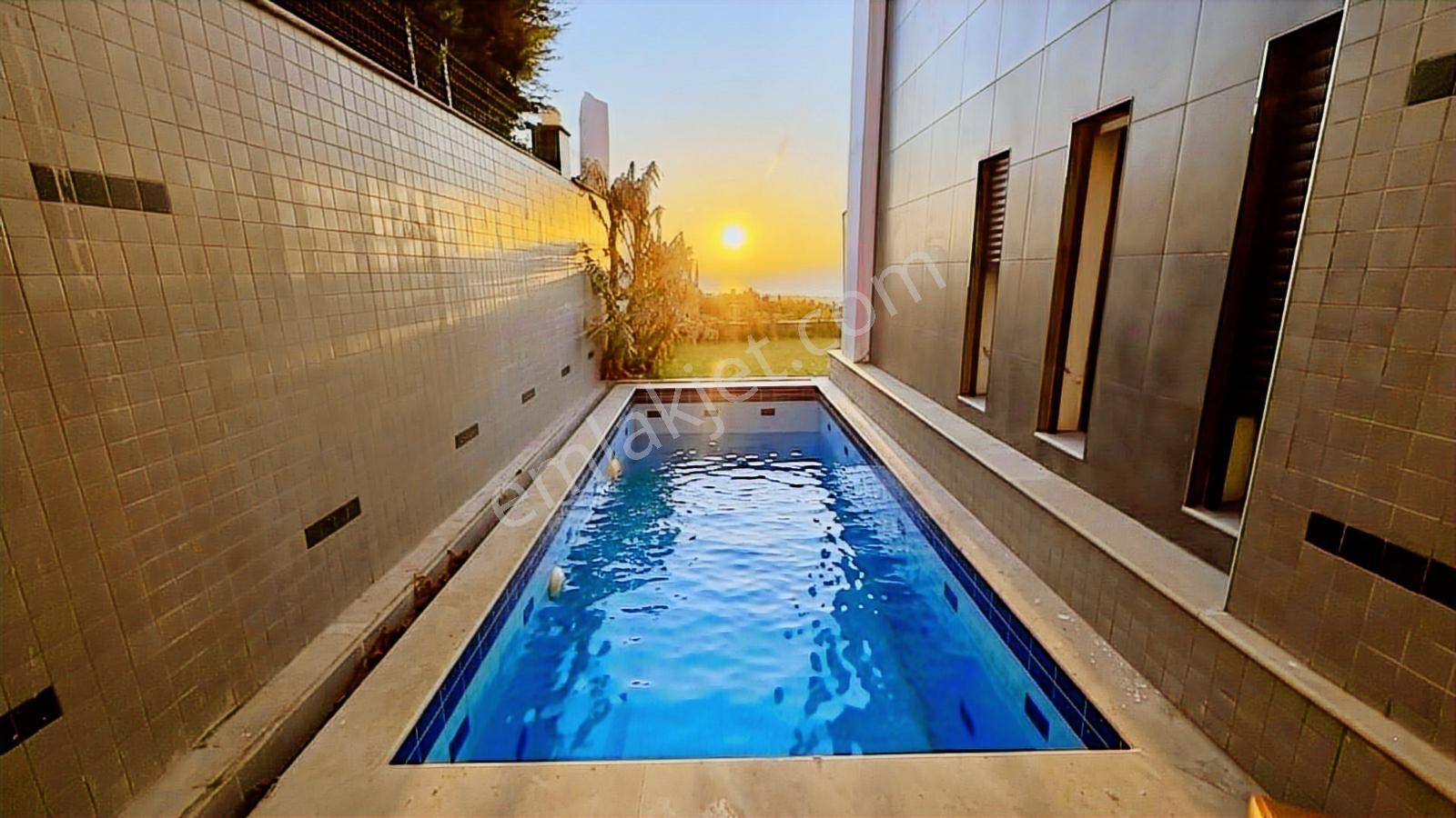 Kuşadasında 6+2 Tripleks Satılık Villa - Görsel 9