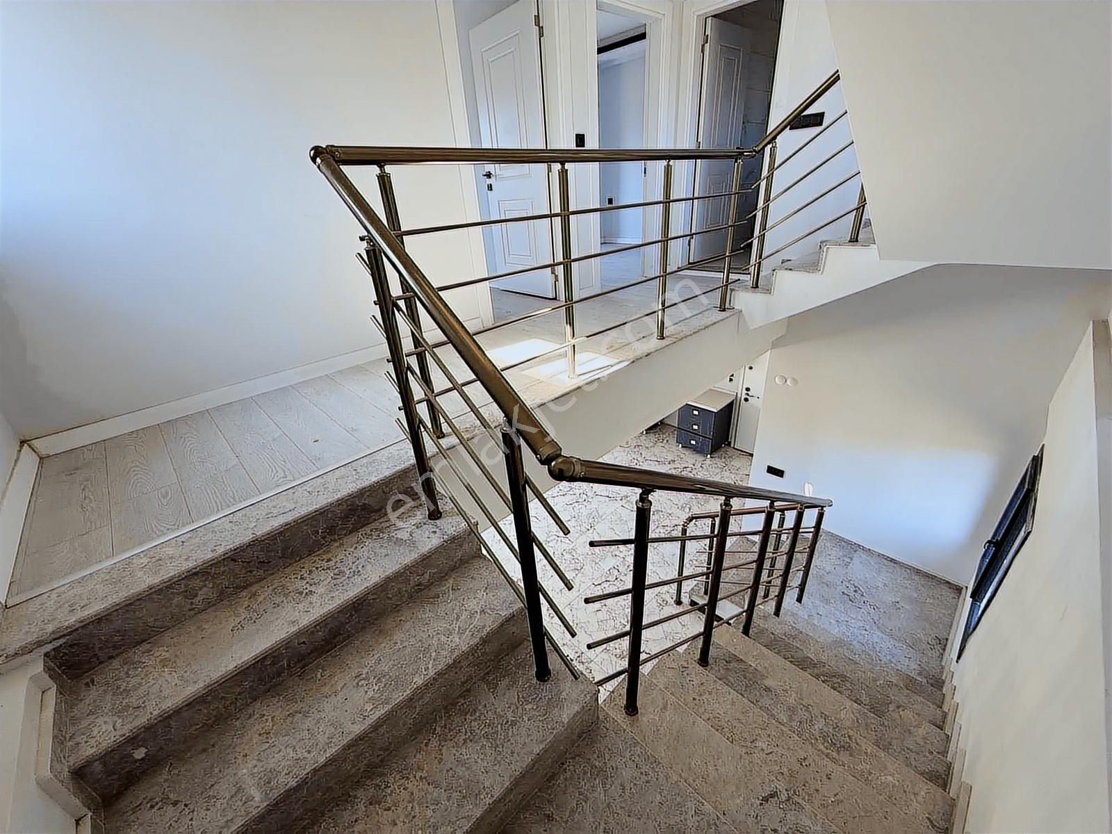 Kuşadası Davutlar Özel Havuzlu 3+1 Triplex Villa - Görsel 22
