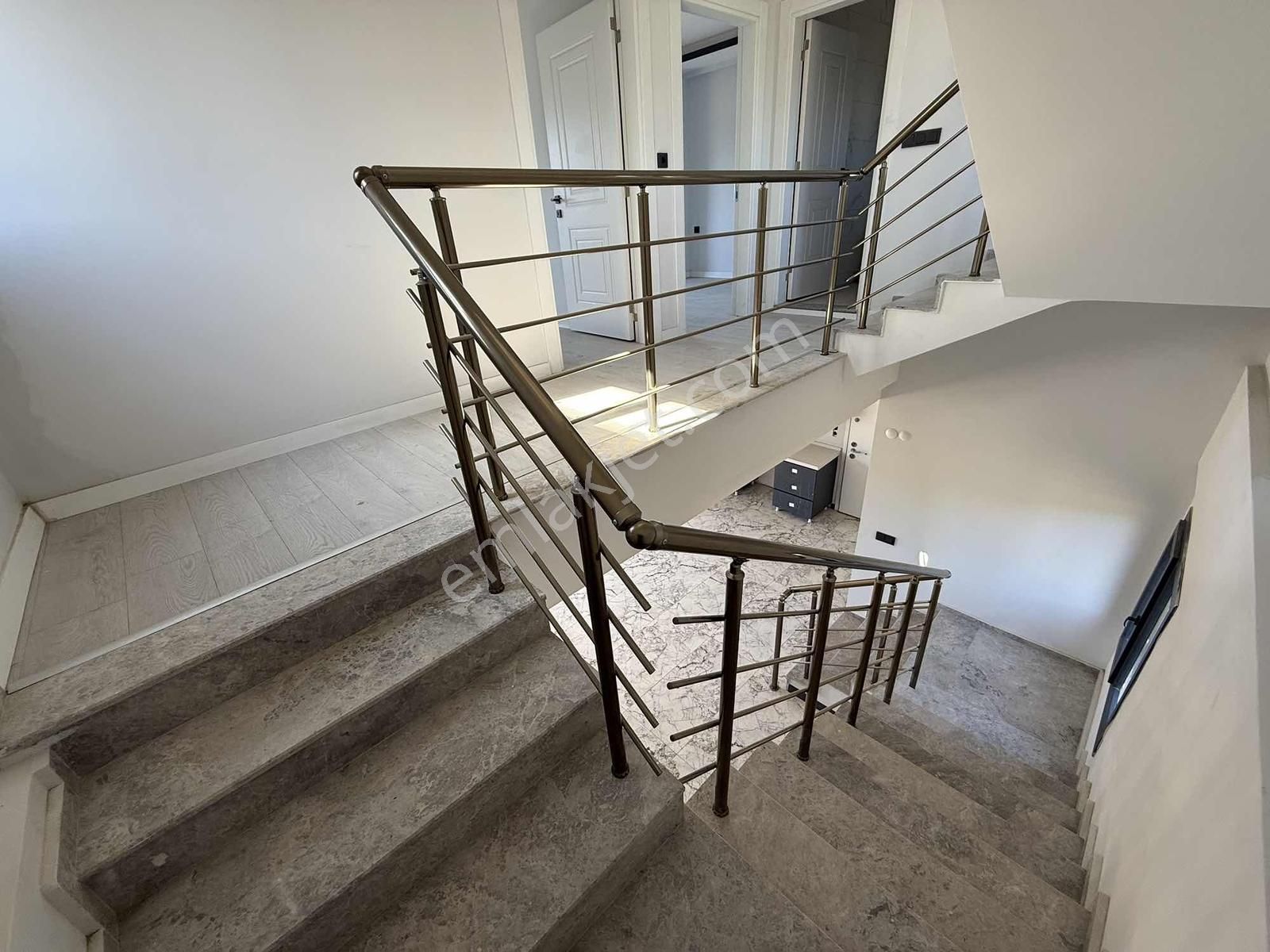 Kuşadası Davutlar Özel Havuzlu 3+1 Triplex Villa - Görsel 21