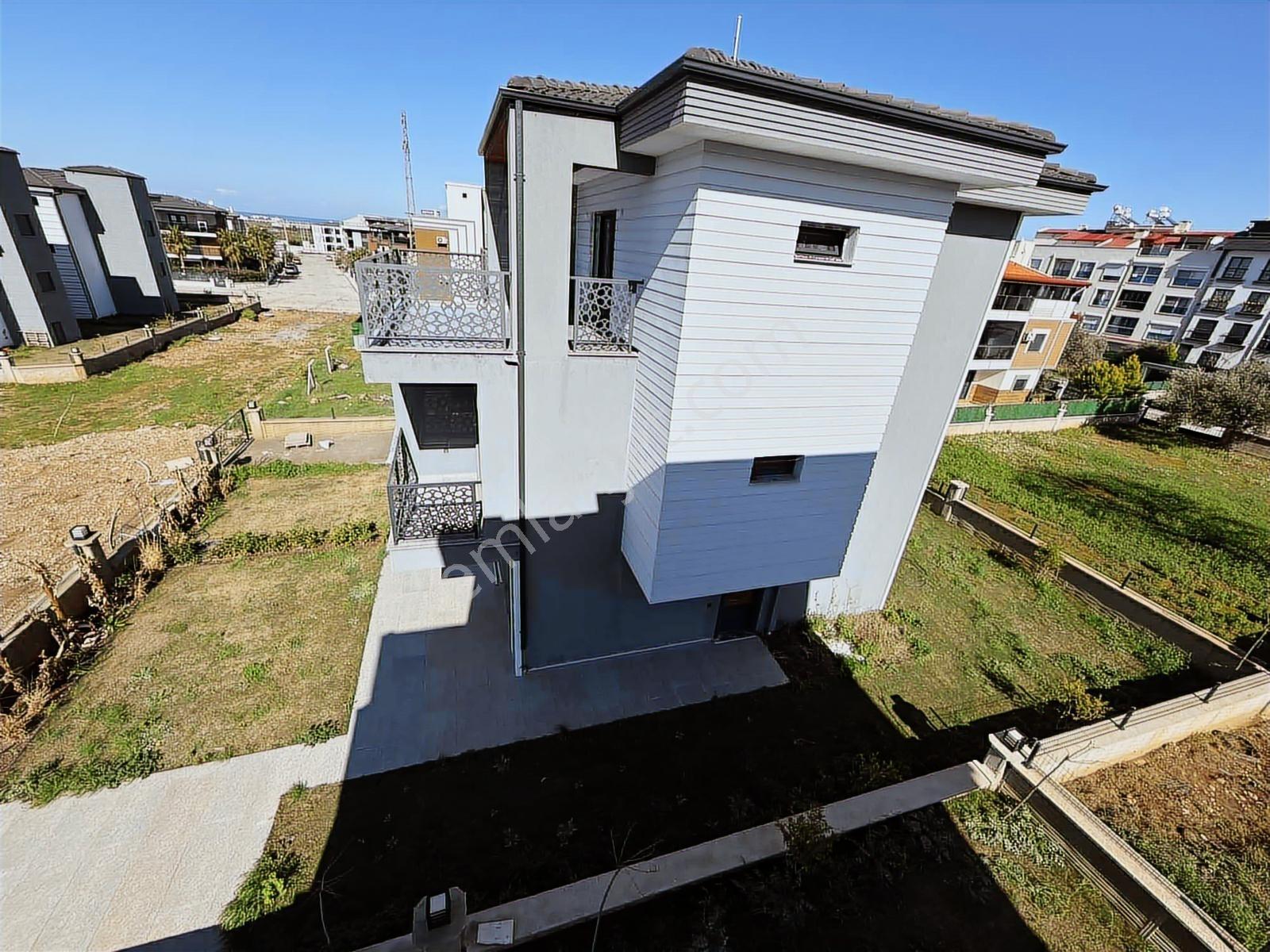 Kuşadası Davutlar Özel Havuzlu 3+1 Triplex Villa - Görsel 23