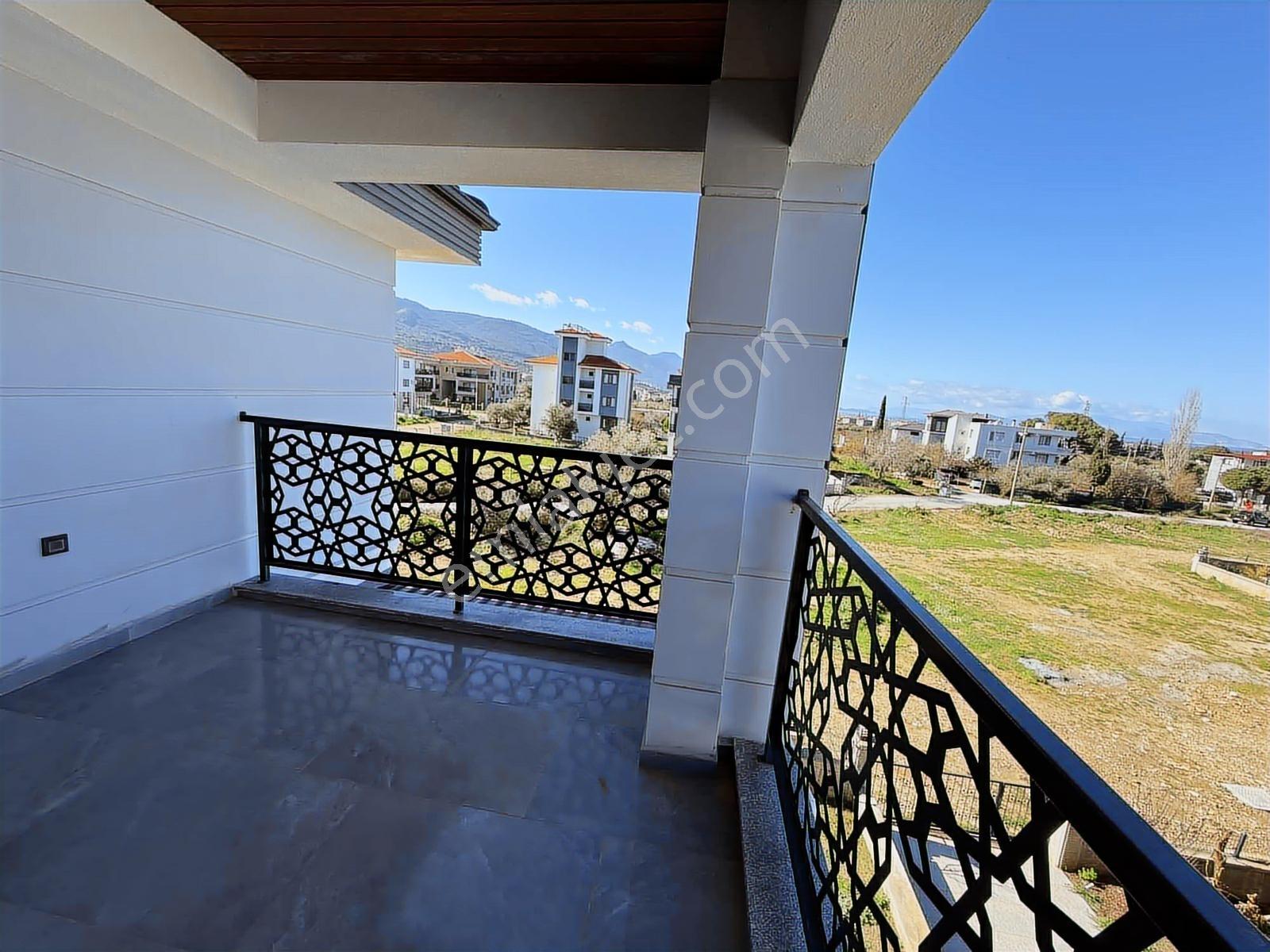 Kuşadası Davutlar Özel Havuzlu 3+1 Triplex Villa - Görsel 16