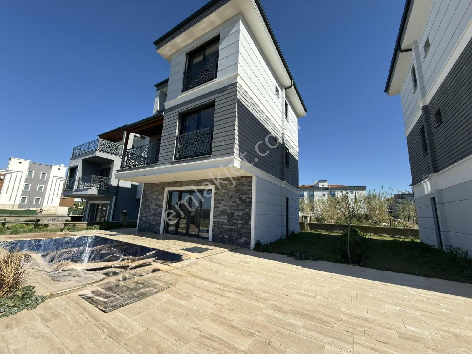 Kuşadası Davutlar Özel Havuzlu 3+1 Triplex Villa - Görsel 3