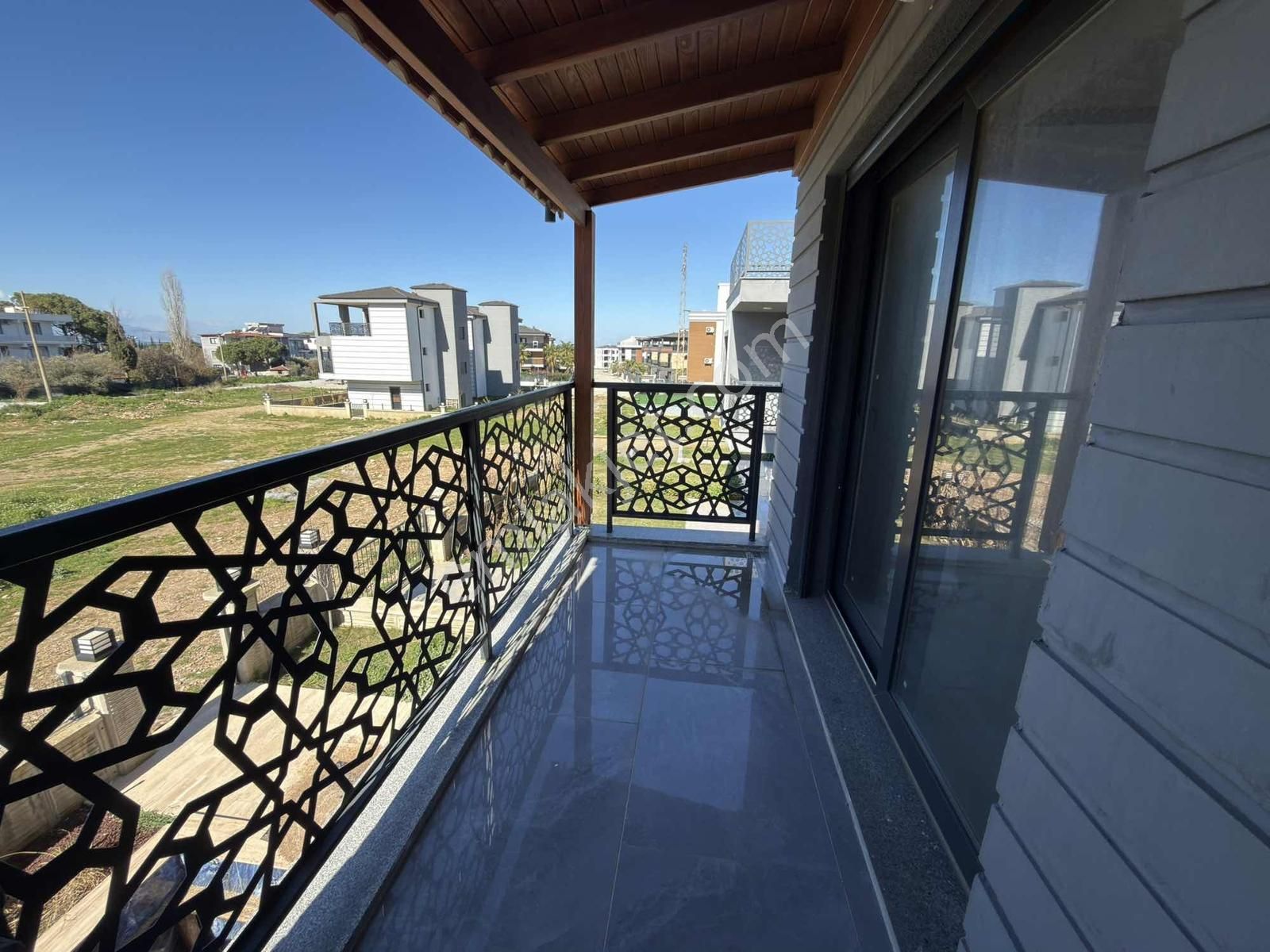 Kuşadası Davutlar Özel Havuzlu 3+1 Triplex Villa - Görsel 25