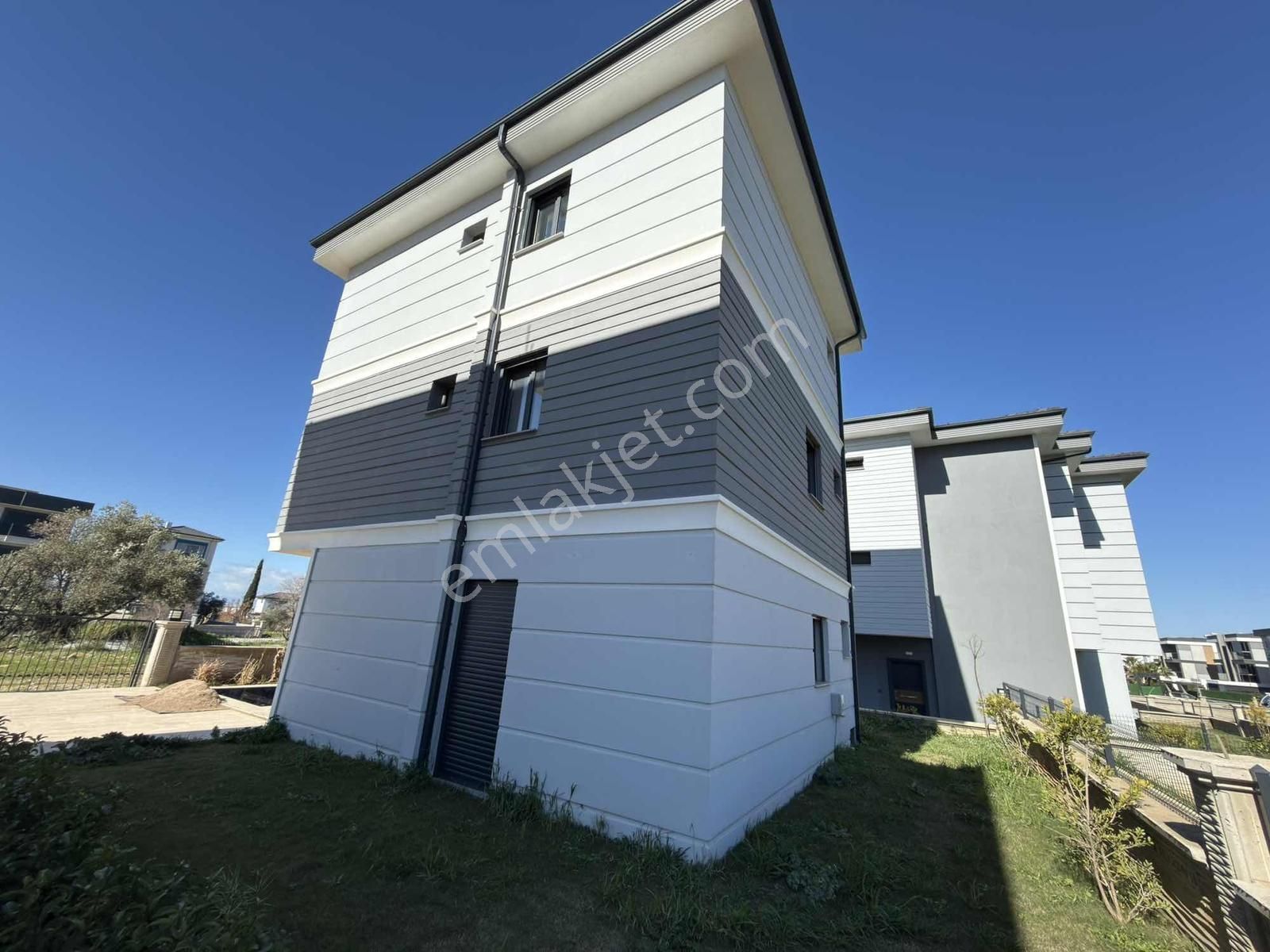 Kuşadası Davutlar Özel Havuzlu 3+1 Triplex Villa - Görsel 4