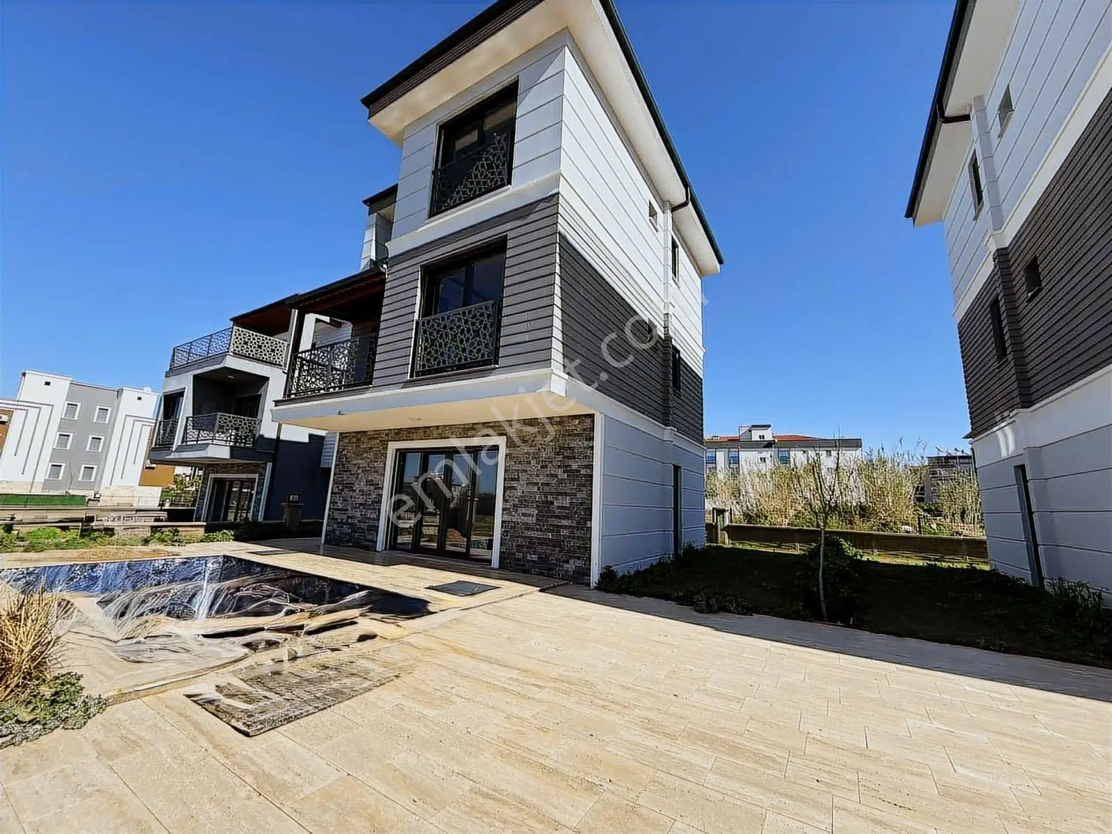 Kuşadası Davutlar Özel Havuzlu 3+1 Triplex Villa