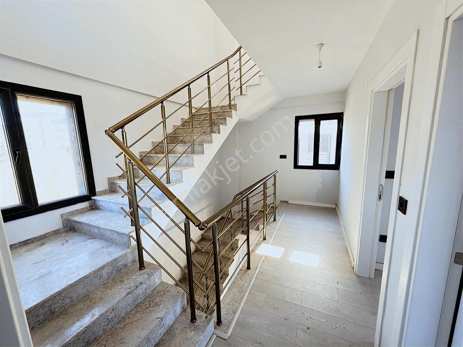 Kuşadası Davutlar Özel Havuzlu 3+1 Triplex Villa - Görsel 25