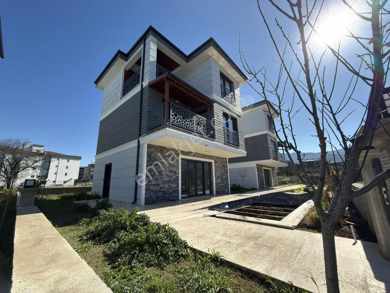 Kuşadası Davutlar Özel Havuzlu 3+1 Triplex Villa