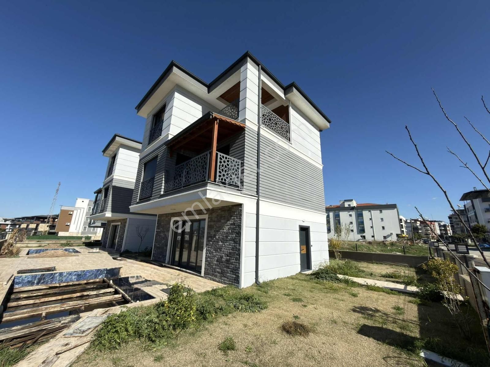 Kuşadası Davutlar Özel Havuzlu 3+1 Triplex Villa - Görsel 2