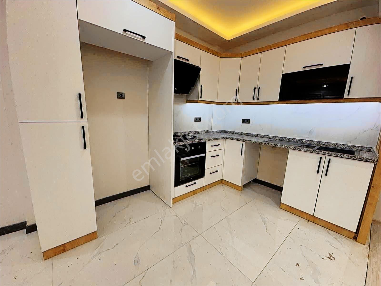 Betonyol Cadde Üzeri 4+1 Kiralık Bakımlı Daire