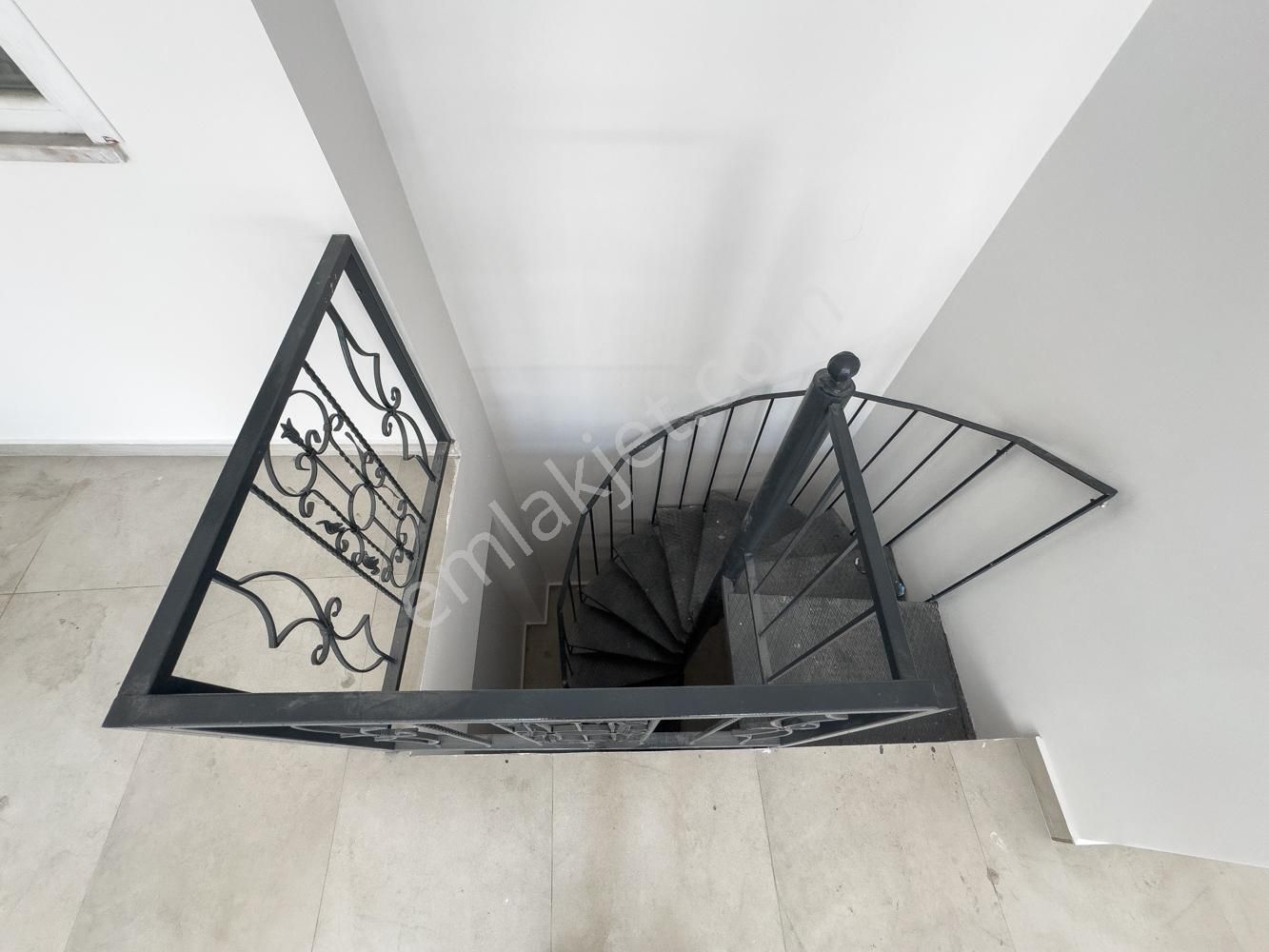 Yenimahalle'de Cadde Üzerinde Depolu Dükkan - Görsel 9