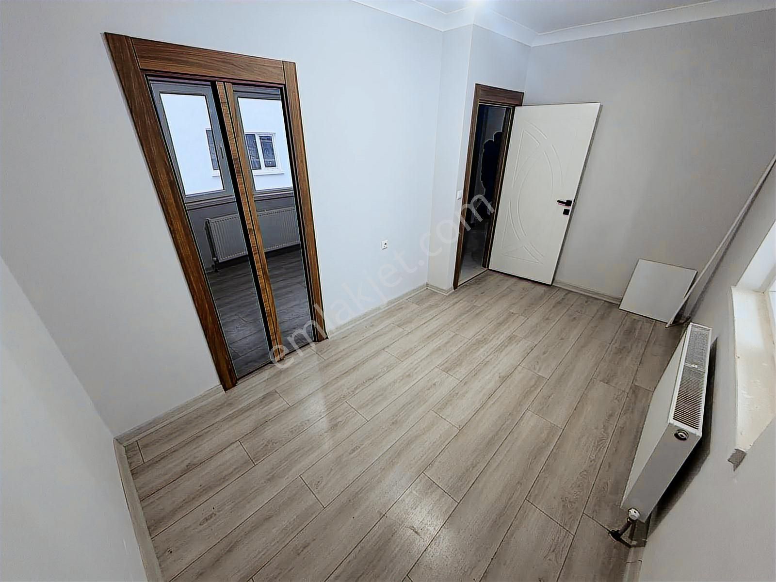 Yenikent Fevzi Çakmak Mh'de Asansörlü 1.arakat Geniş Balkon 3+1 - Görsel 28