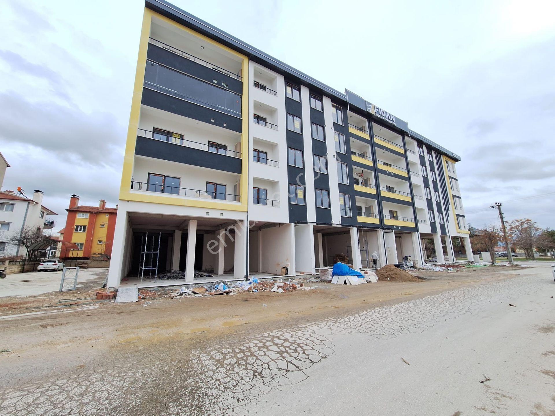 Yaman'dan Bolvadin Yenice Mah. Satılık Sıfır Dükkan(568 M²)