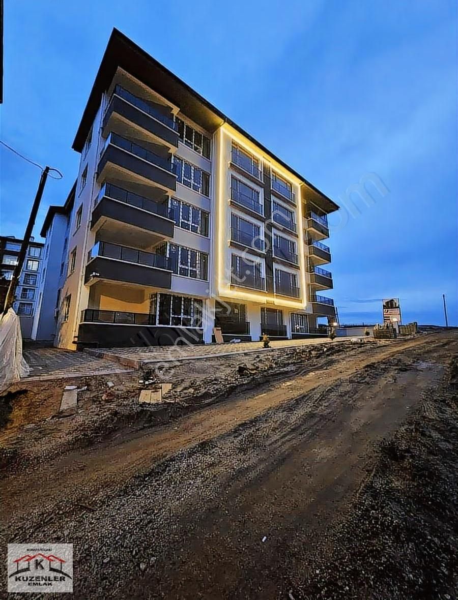 Kuzenler'den Altınova Merkezde Sıfır Binada 3.kat Lüks 3+1 125m2 - Görsel 2