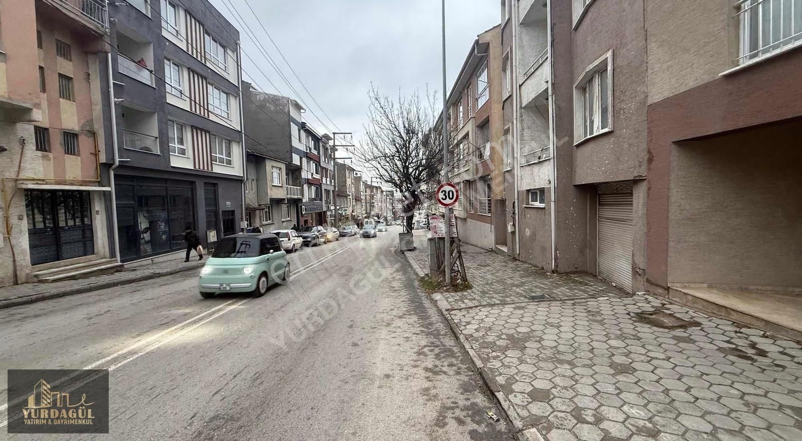 Yurdagül'den Çamlıca'da Cadde Üzeri Bakımlı Arakat 2+1 90m2 - Görsel 7