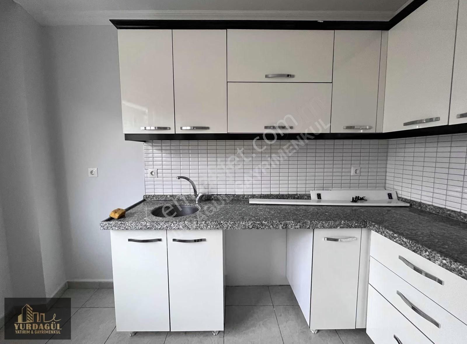 Yurdagül'den Çamlıca'da Cadde Üzeri Bakımlı Arakat 2+1 90m2 - Görsel 18