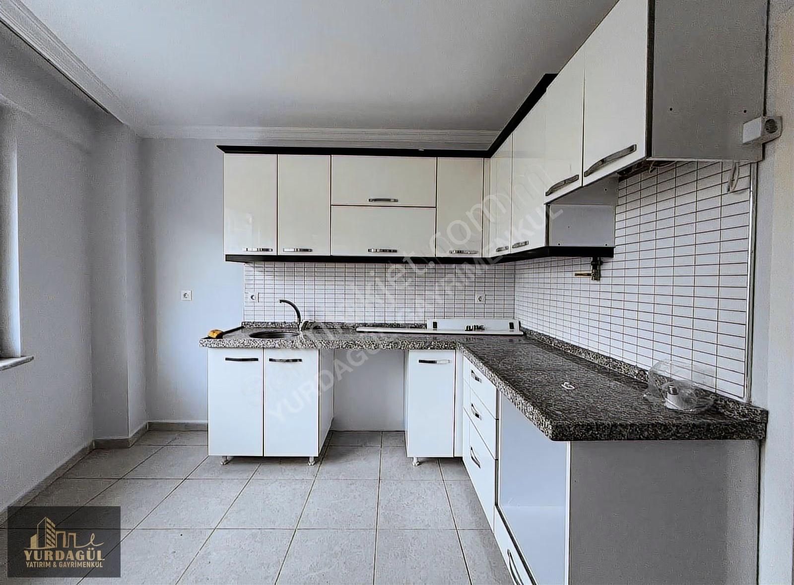 Yurdagül'den Çamlıca'da Cadde Üzeri Bakımlı Arakat 2+1 90m2 - Görsel 2