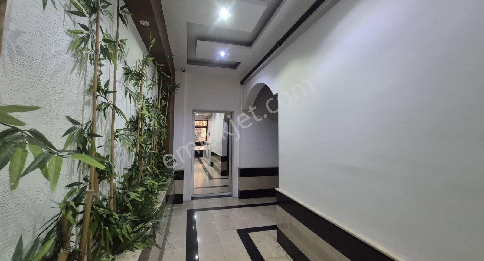 Bayraklı Çiçek Mahallesinde Satılık 2+1 Daire - Görsel 2