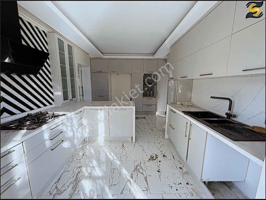 Orta Noktadan Bahçeşehir City Court'ta 6+2 Mükemmel Villa !! - Görsel 17