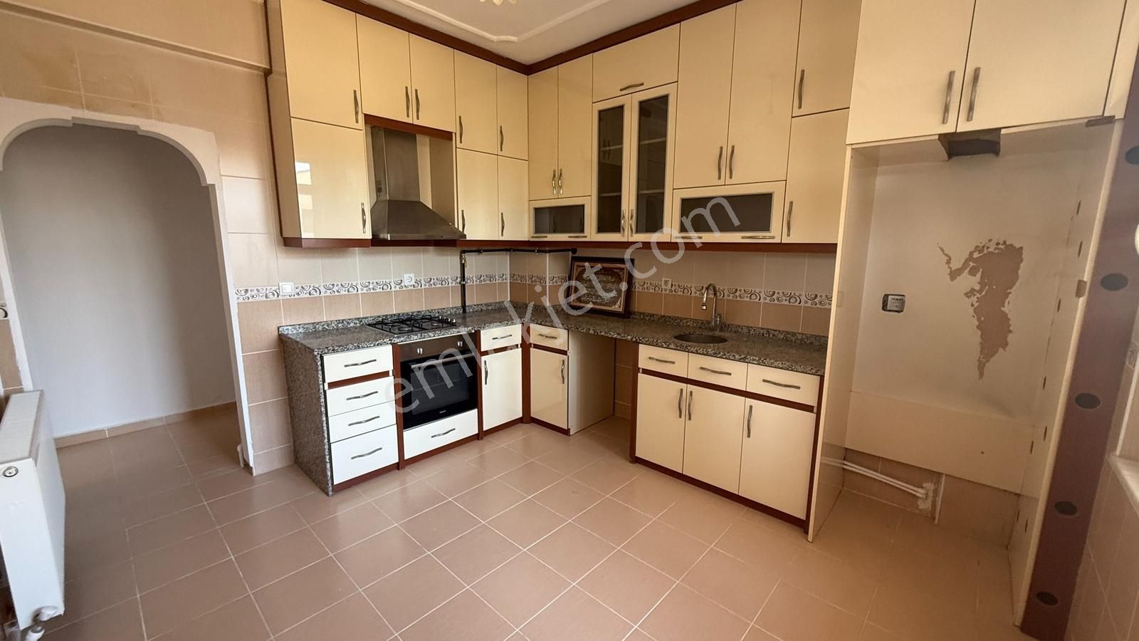 Eşyasız 3+1 Müstakil Binada'da Ara Kat 200m2 Doğalgazlı Daire - Görsel 5