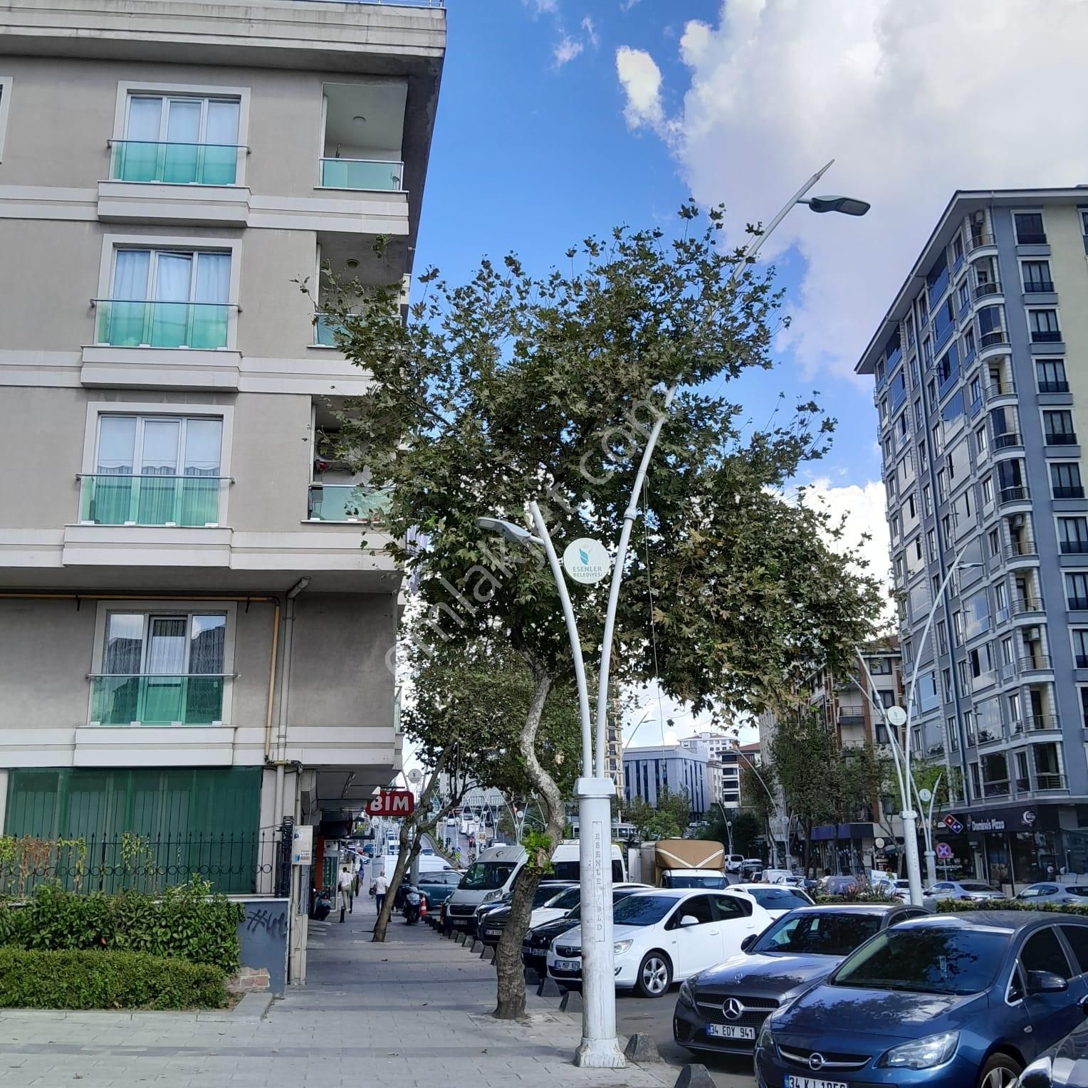 Ana Caddede Netten 2+1 Satılık Daıre Yuksek Katta 6500.000 Tl