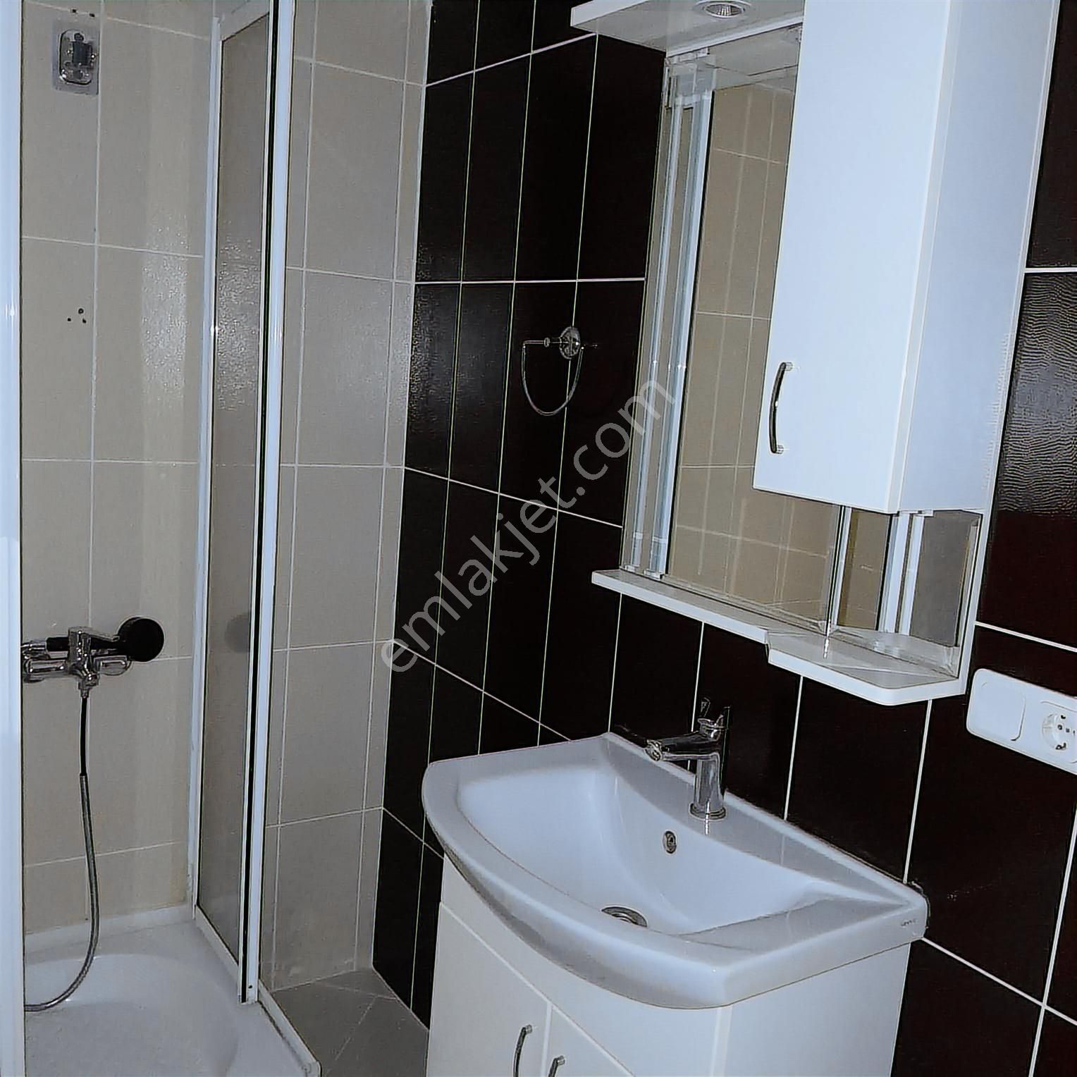 Ana Caddede Netten 2+1 Satılık Daıre Yuksek Katta 6500.000 Tl - Görsel 17