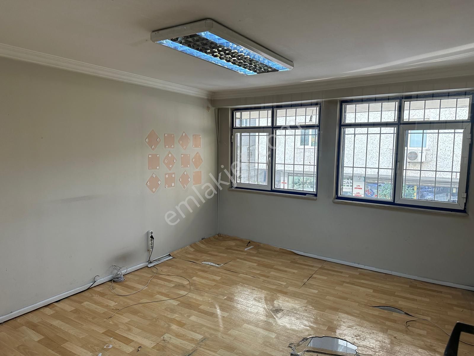 Zeytinburnu Telsız Mhl.köşe Başı Kiralık Magaza 3 Katlı - Görsel 12