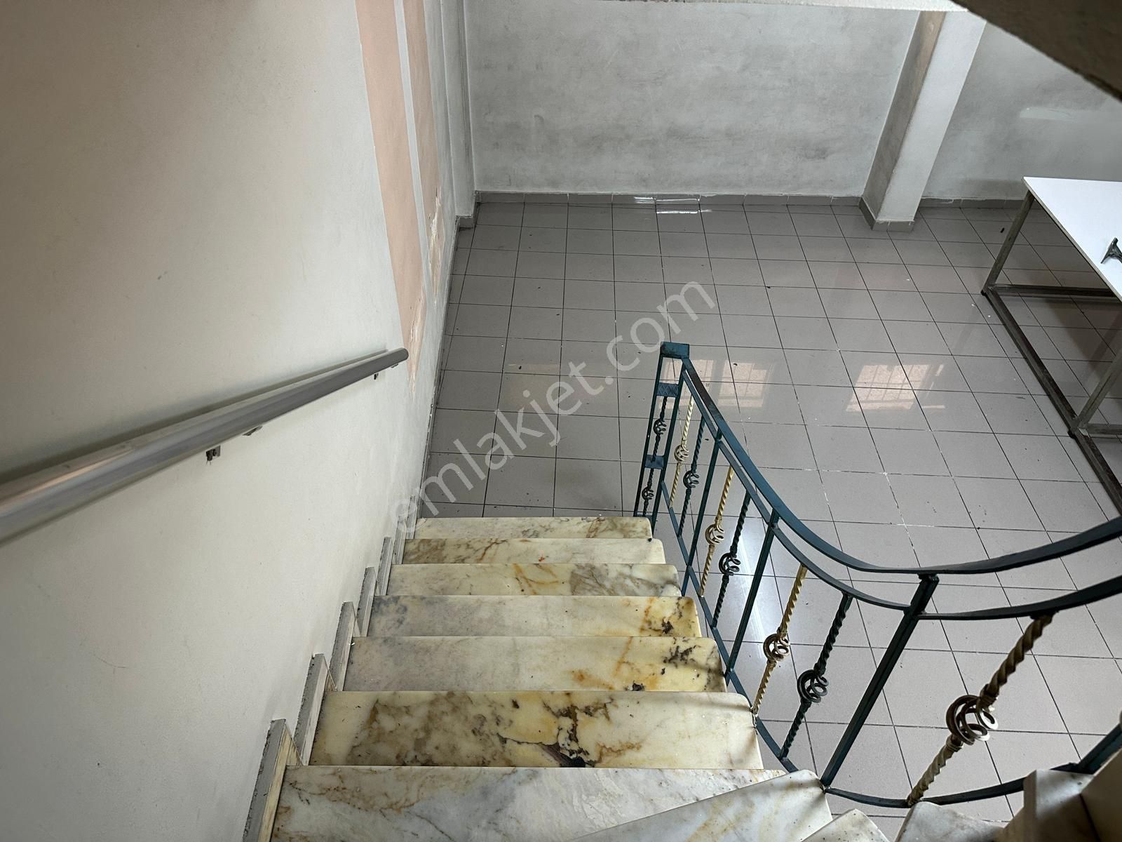 Zeytinburnu Telsız Mhl.köşe Başı Kiralık Magaza 3 Katlı - Görsel 6