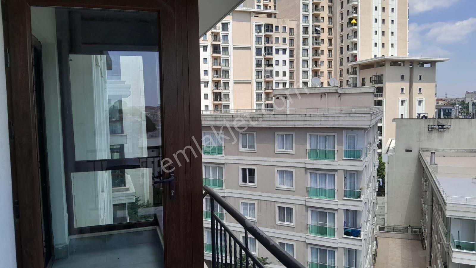 Emlakkonut C 2 Blokta 3+1 145 M2 Satılık Daıre 11.300.000 Tl