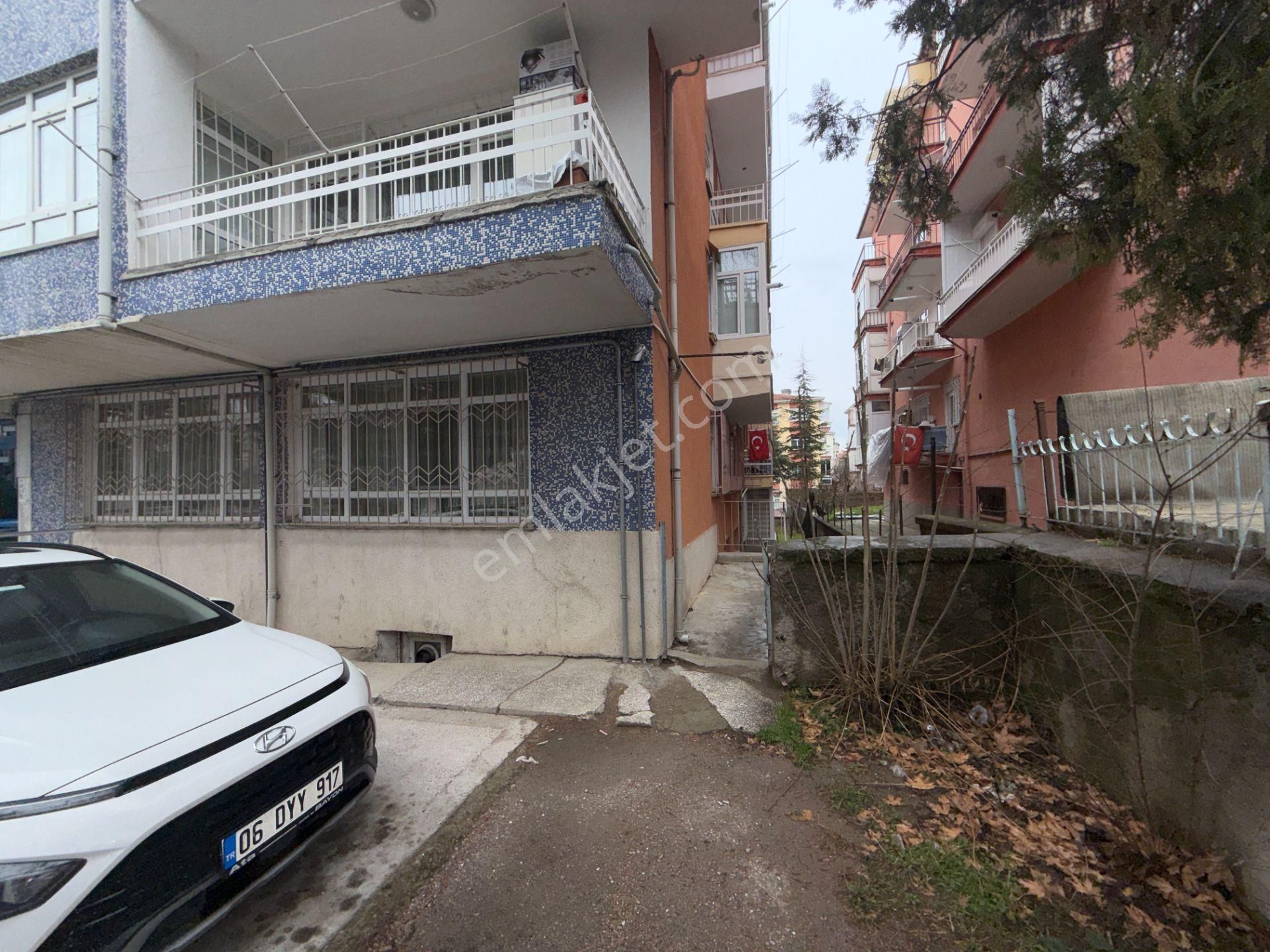 Gazino'da Giriş Katta 3+1 Daire, 75m², Ön Cephe