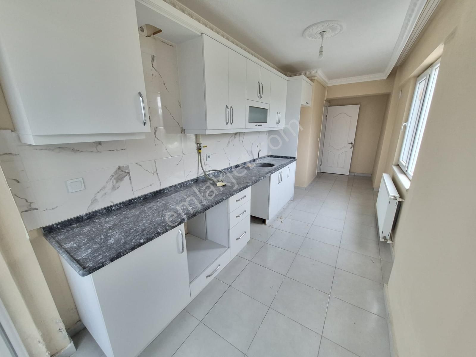 Demir Gayrimenkul'den Kiralık 2+1 Çarşı Merkezine Yakın Daire - Görsel 2