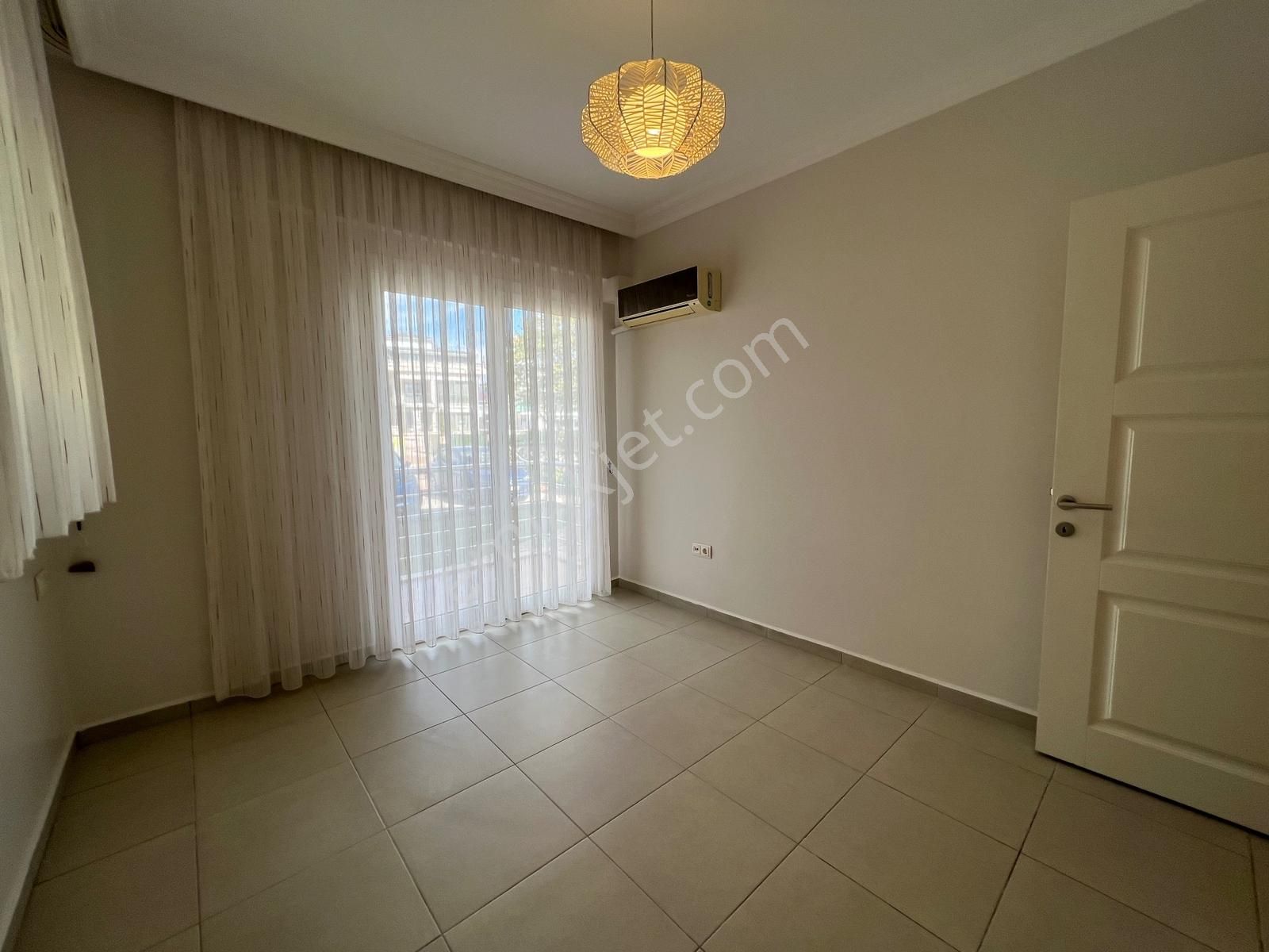 Foça Mahallesi Sahile 1200m | Site İçinde 2+1 Bahçe Katı - Görsel 26