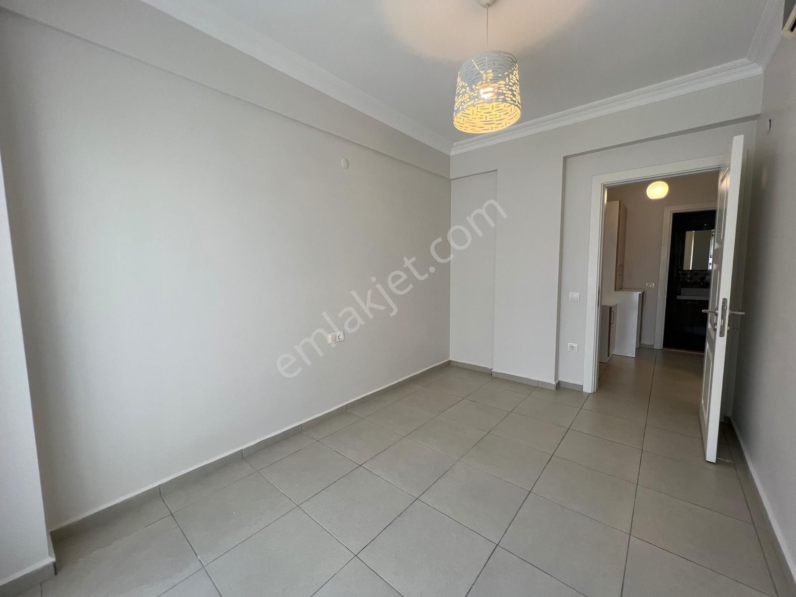 Foça Mahallesi Sahile 1200m | Site İçinde 2+1 Bahçe Katı - Görsel 15