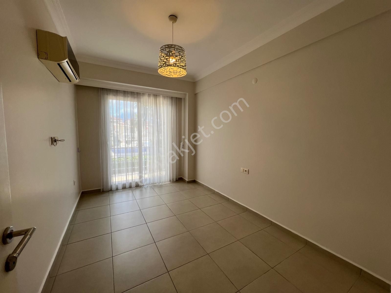 Foça Mahallesi Sahile 1200m | Site İçinde 2+1 Bahçe Katı - Görsel 14