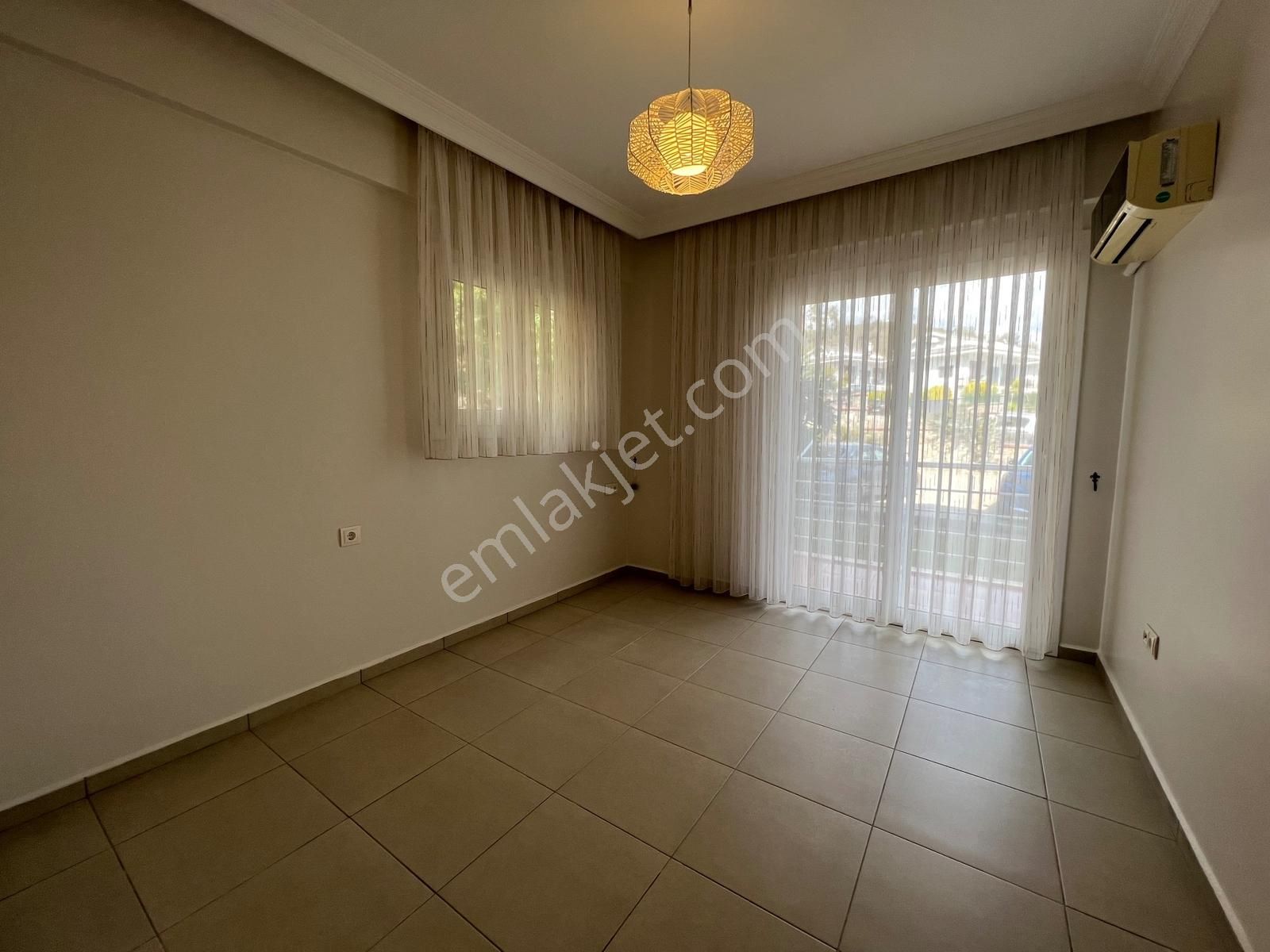 Foça Mahallesi Sahile 1200m | Site İçinde 2+1 Bahçe Katı - Görsel 7