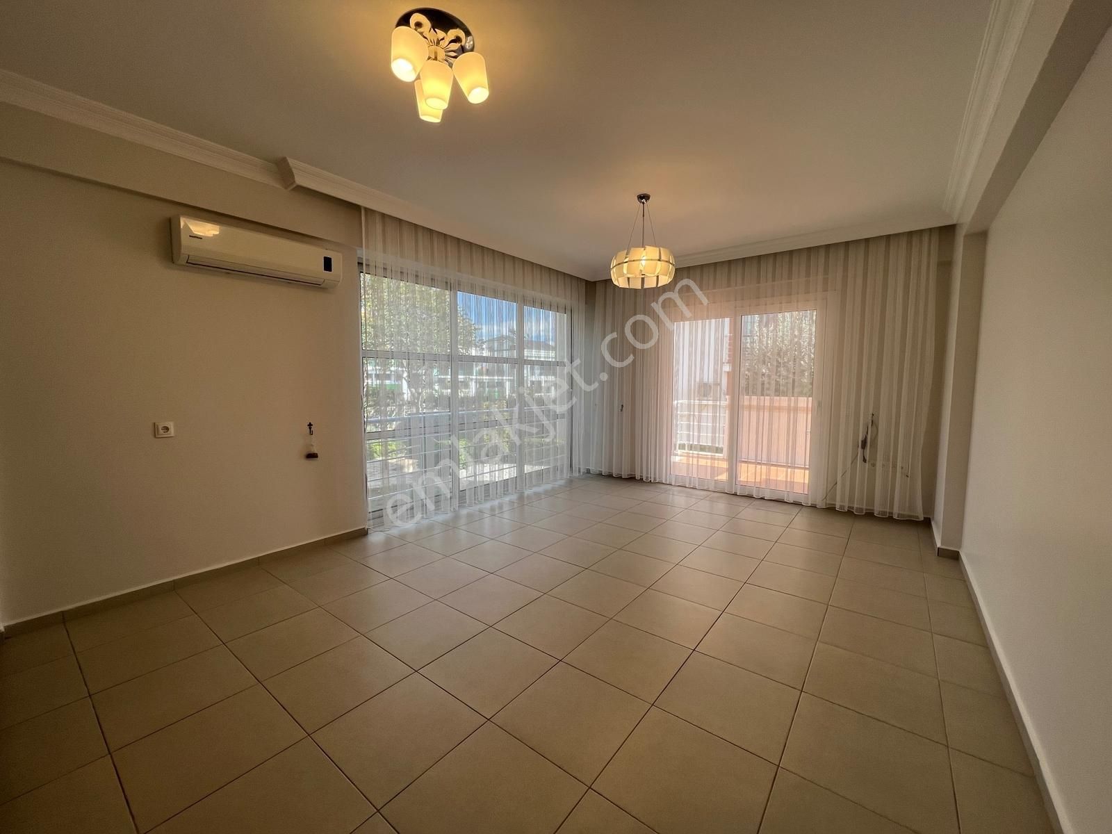 Foça Mahallesi Sahile 1200m | Site İçinde 2+1 Bahçe Katı - Görsel 11