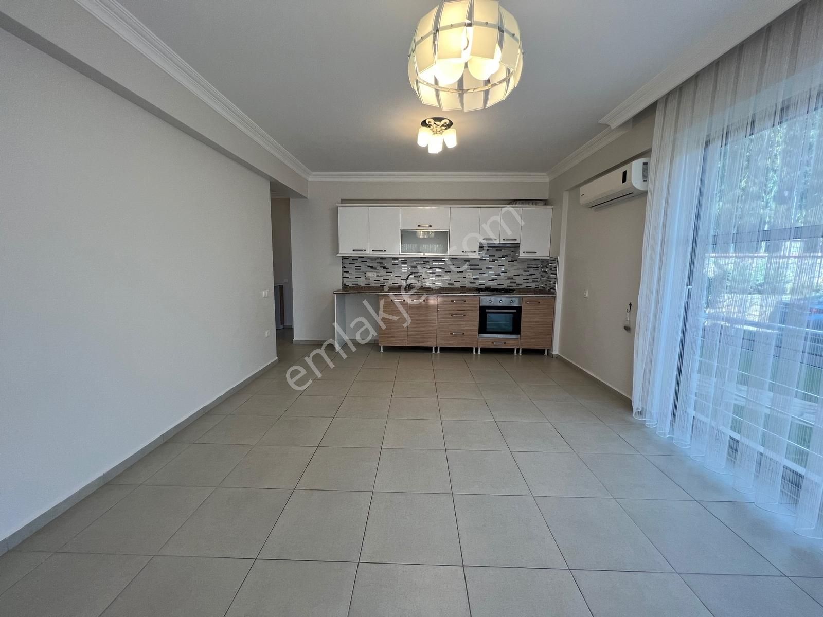 Foça Mahallesi Sahile 1200m | Site İçinde 2+1 Bahçe Katı - Görsel 2