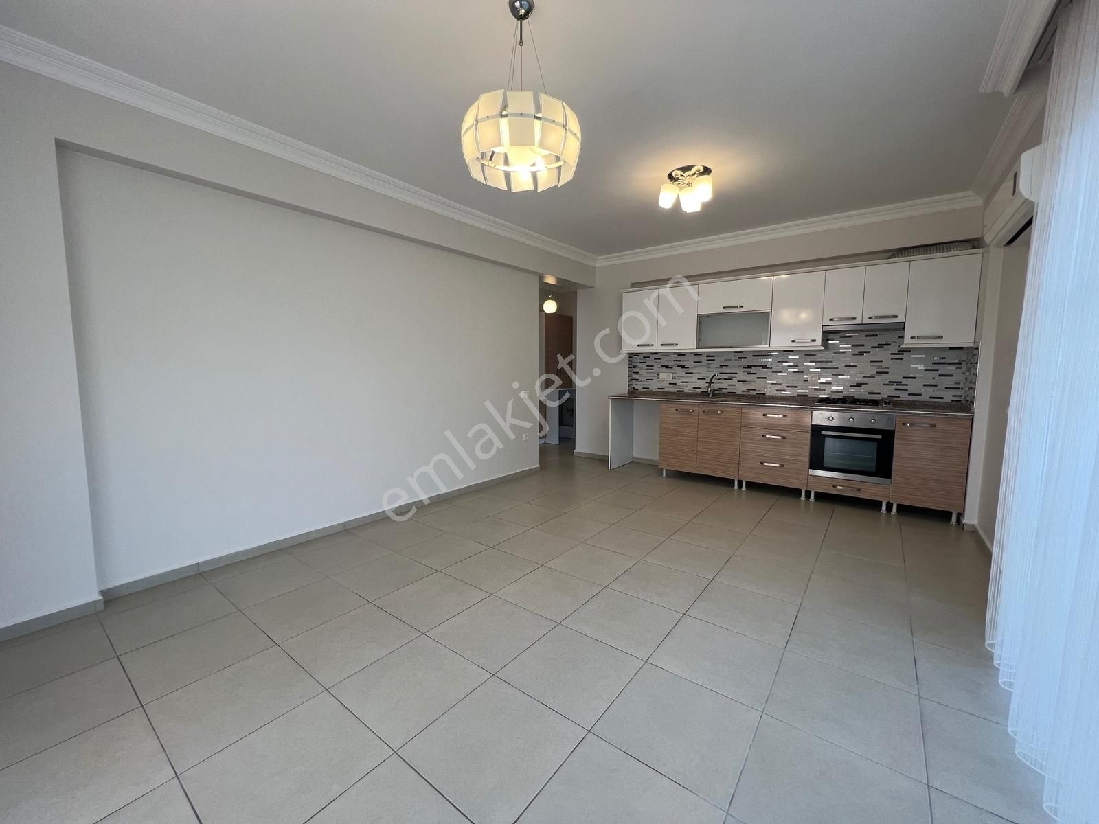 Foça Mahallesi Sahile 1200m | Site İçinde 2+1 Bahçe Katı - Görsel 13