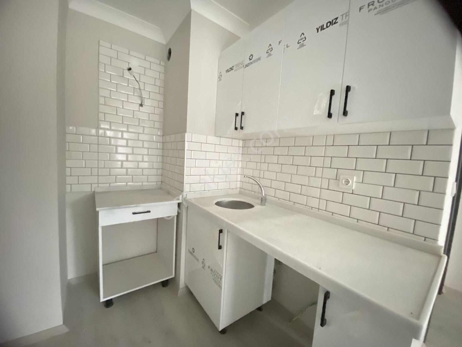 Esenboğa Mahallesinde Yola Yakın Oturuma Hazır Satılık Daire