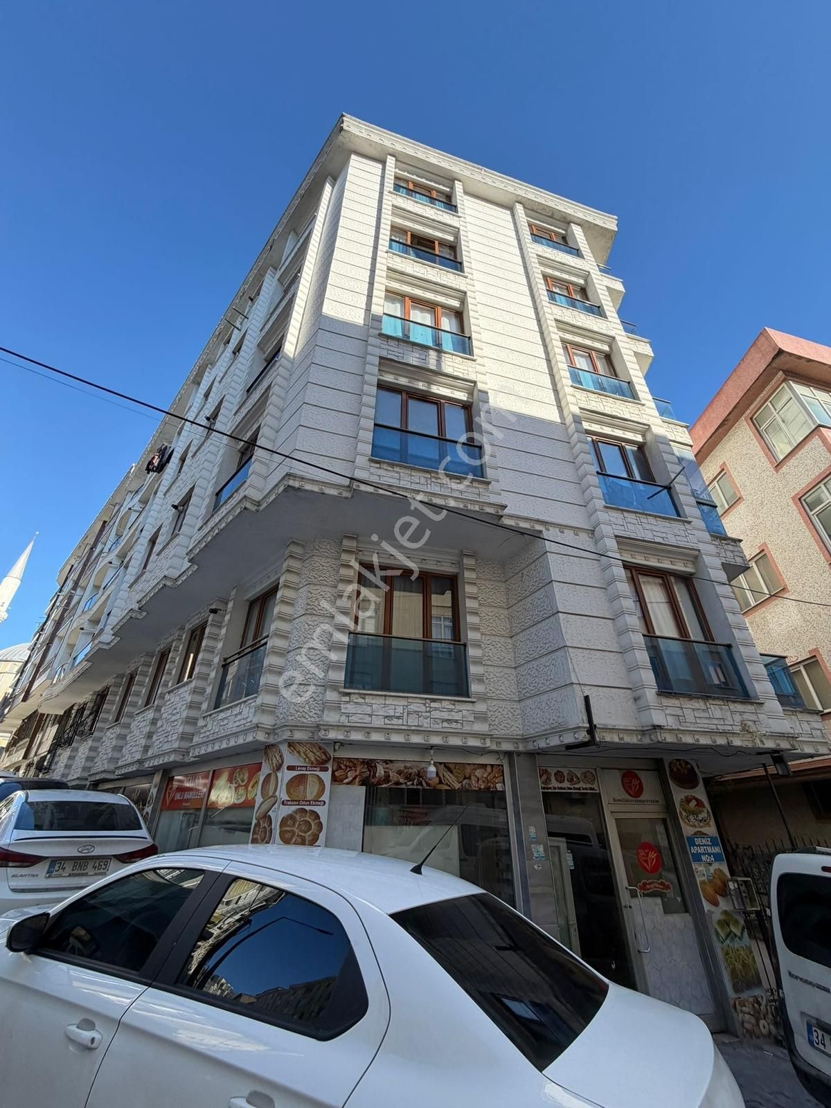 Merkezi Lokasyonda Caddeye Yakın 2+1 Arakat Daire